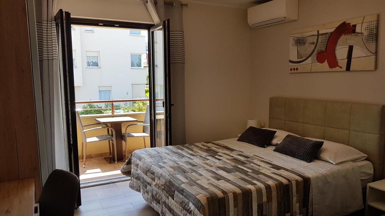 Apartments Alea ロヴィニ エクステリア 写真