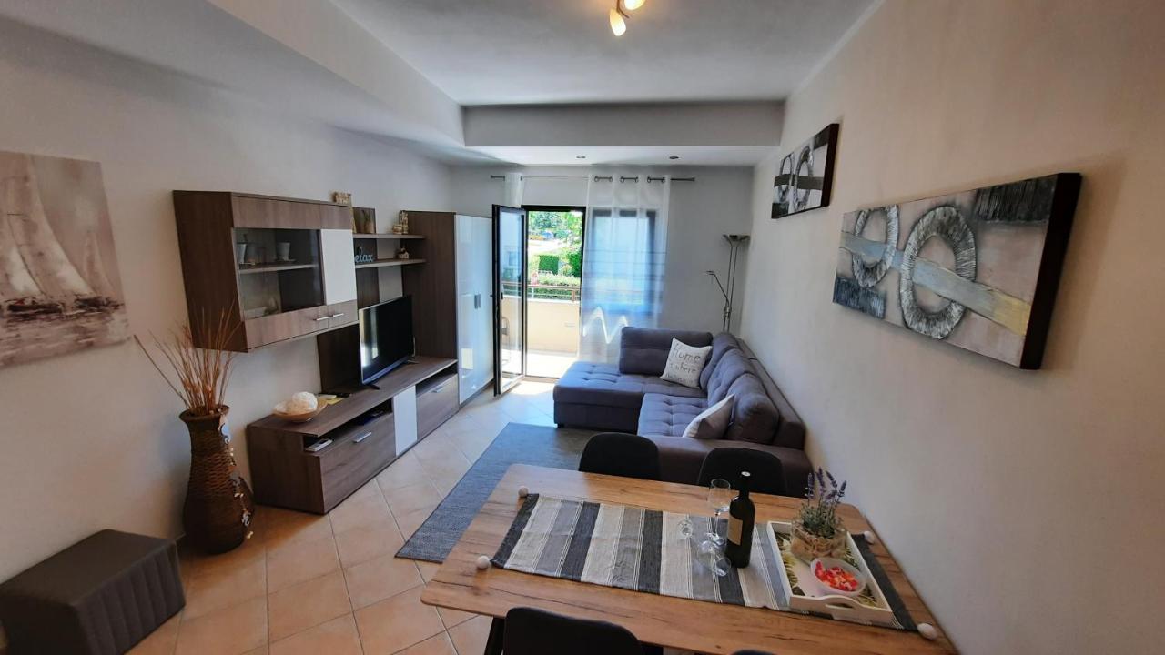 Apartments Alea ロヴィニ エクステリア 写真