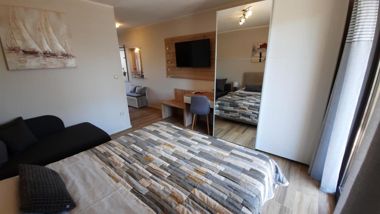 Apartments Alea ロヴィニ エクステリア 写真