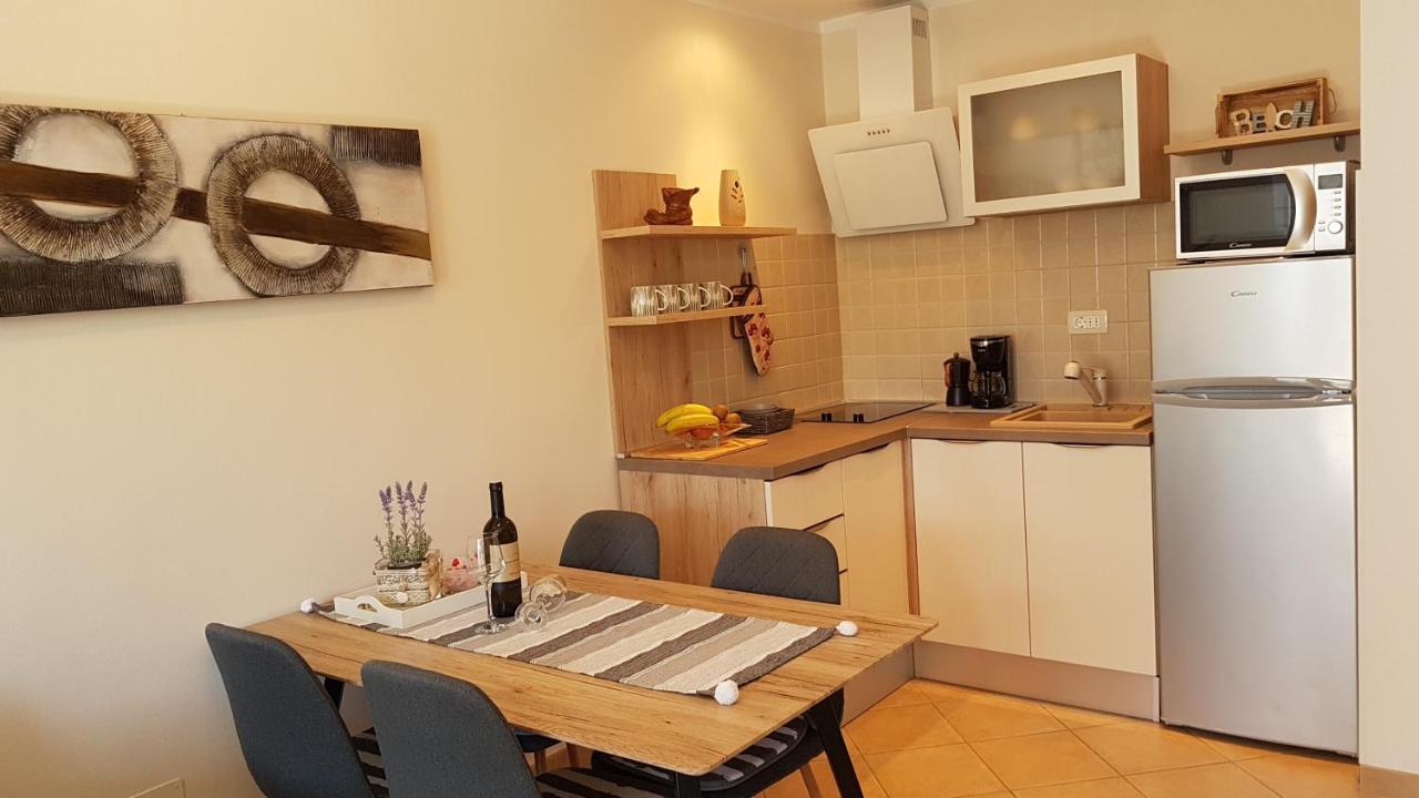 Apartments Alea ロヴィニ エクステリア 写真