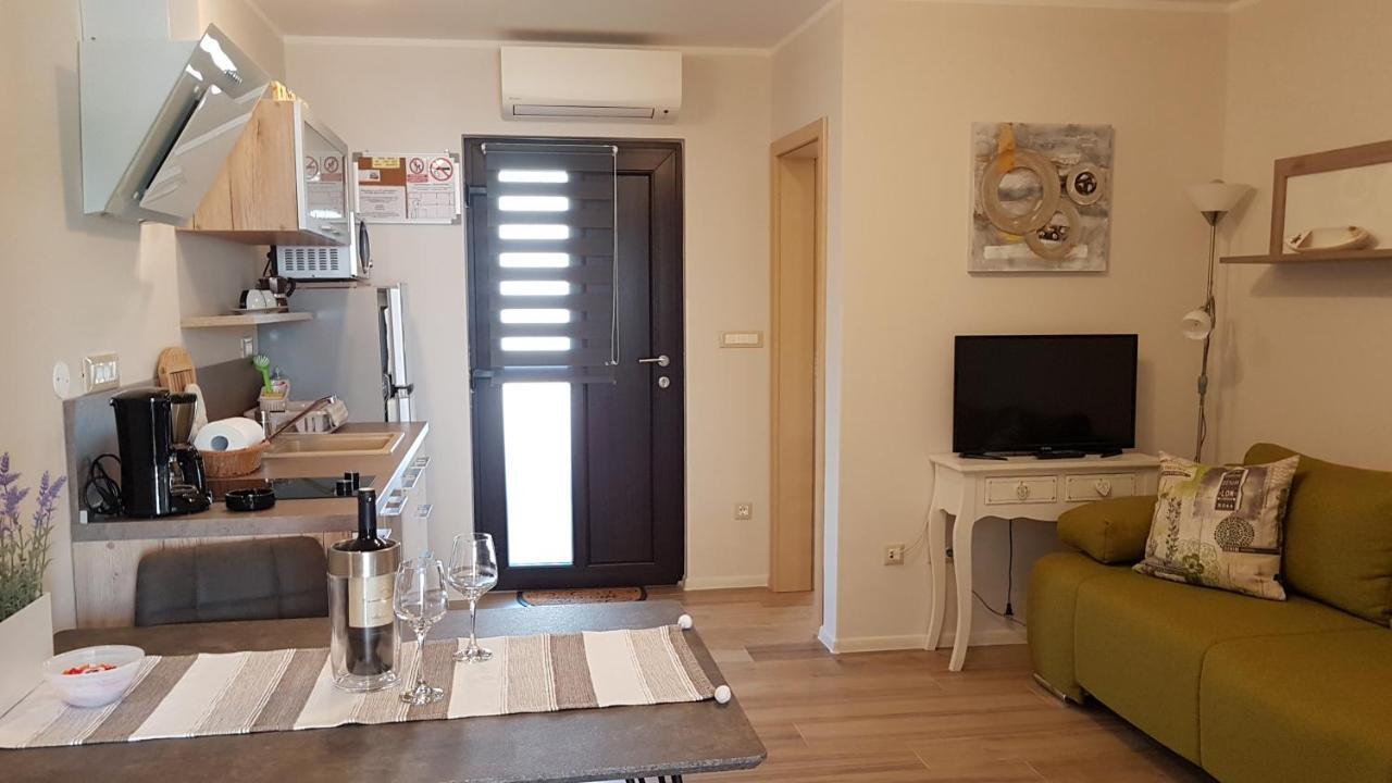 Apartments Alea ロヴィニ エクステリア 写真