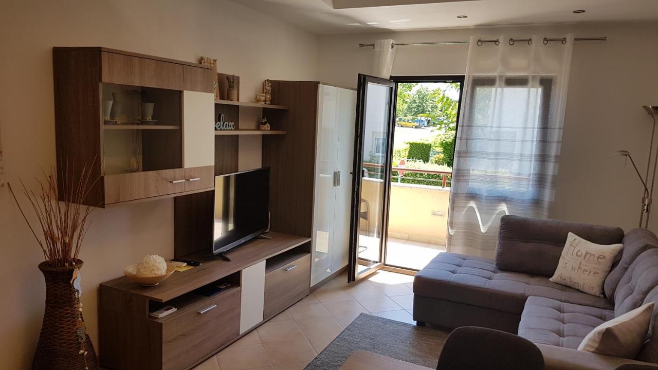Apartments Alea ロヴィニ エクステリア 写真