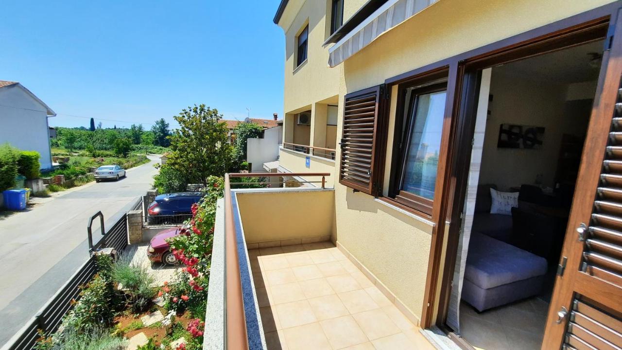 Apartments Alea ロヴィニ エクステリア 写真