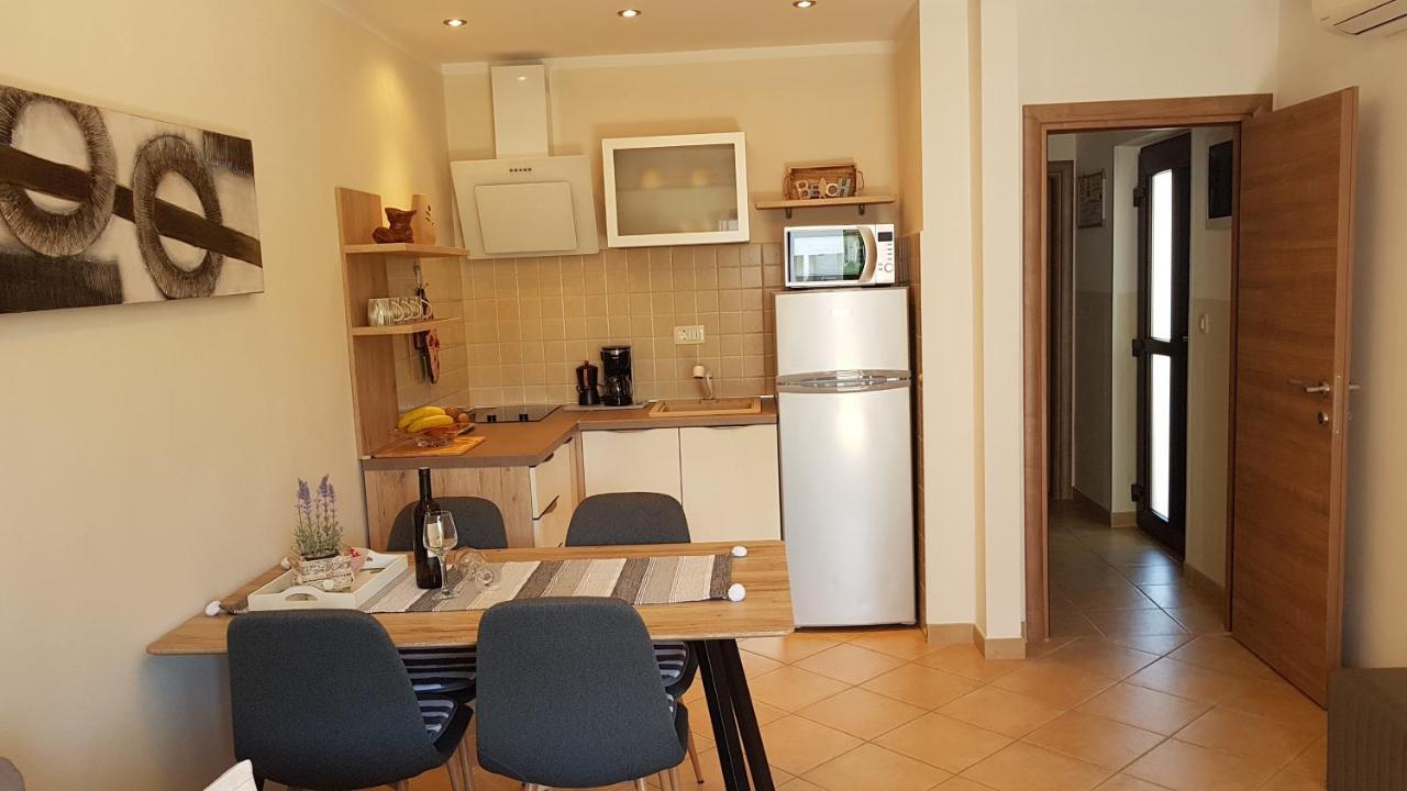 Apartments Alea ロヴィニ エクステリア 写真