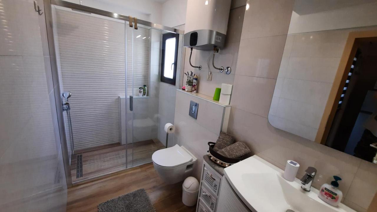 Apartments Alea ロヴィニ エクステリア 写真