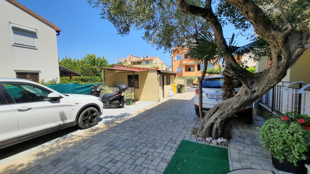 Apartments Alea ロヴィニ エクステリア 写真