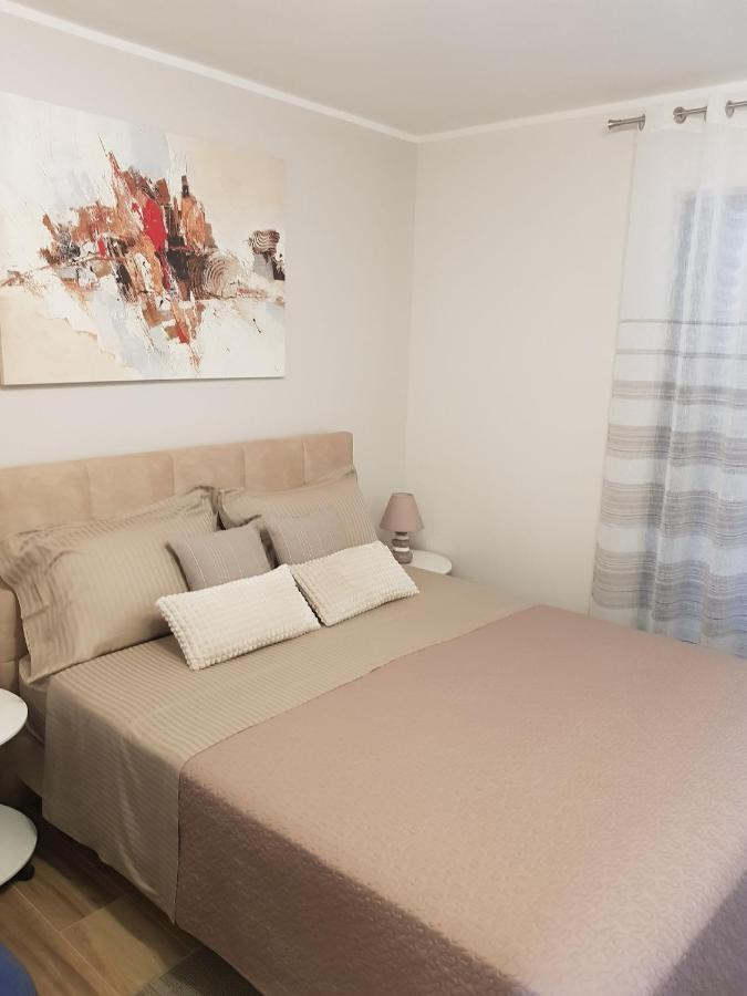 Apartments Alea ロヴィニ エクステリア 写真