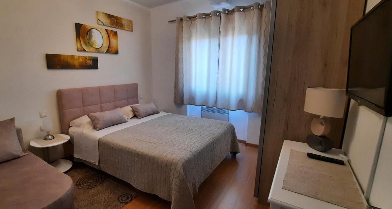 Apartments Alea ロヴィニ エクステリア 写真