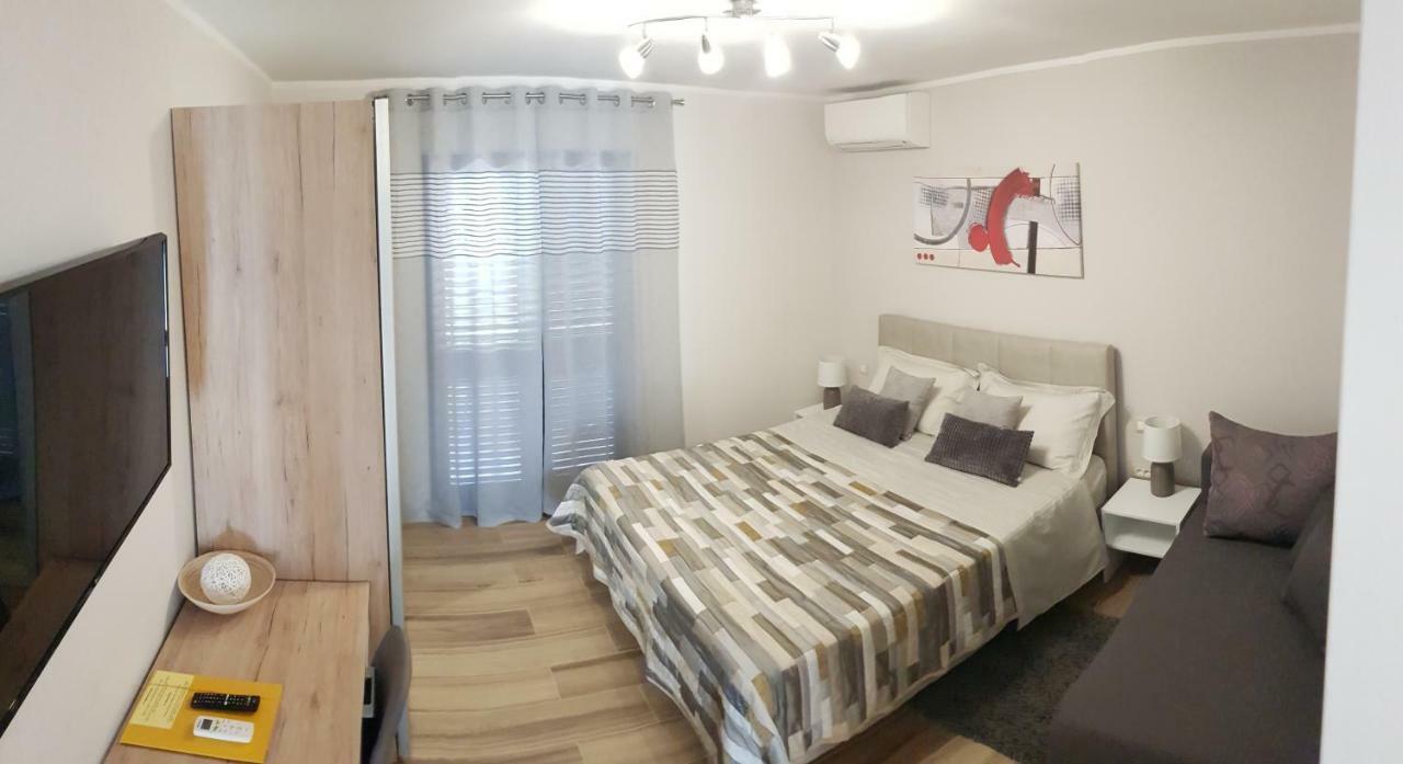 Apartments Alea ロヴィニ エクステリア 写真